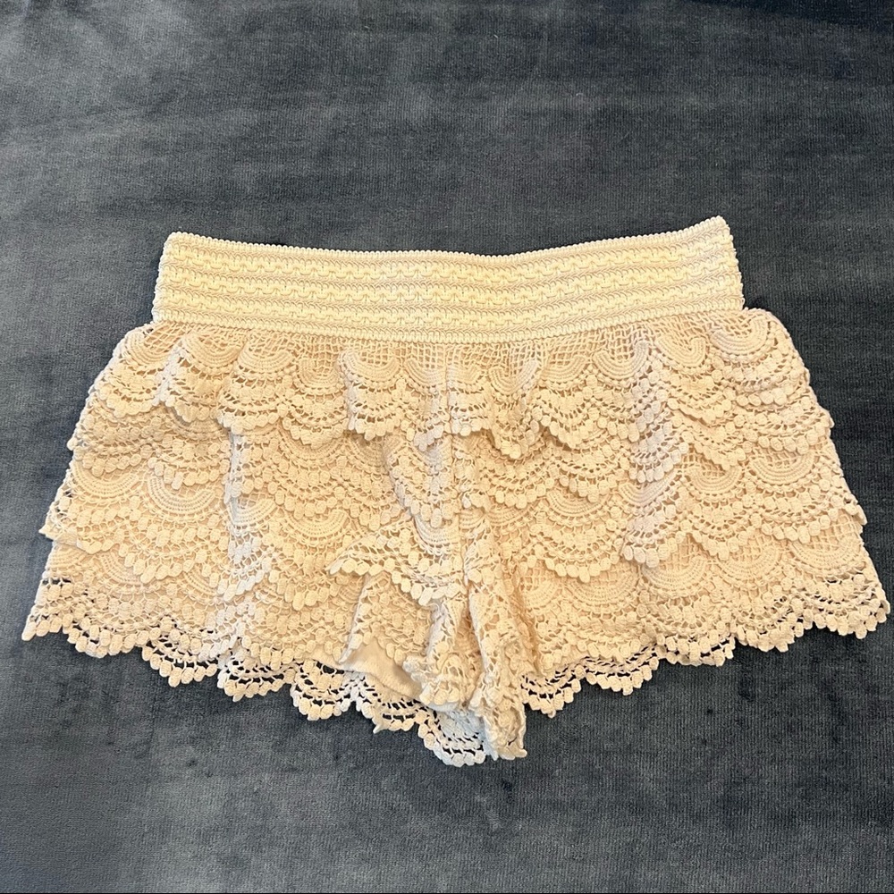 ❤️NWOT Cream Lace Shorts
